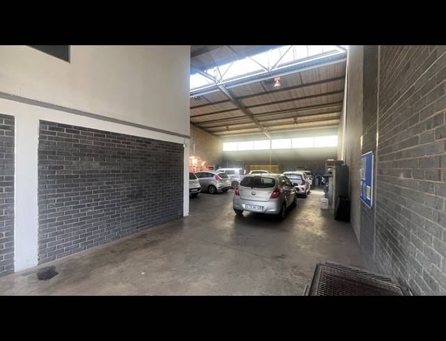 410M² WAREHOUSE TO LET IN SPARTAN